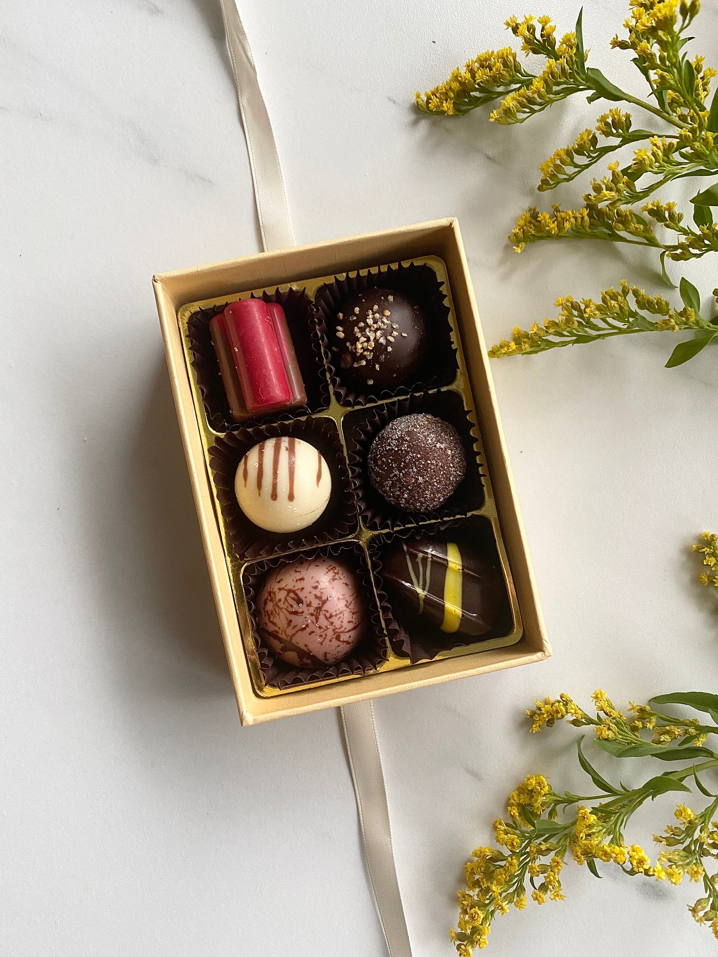 Konfekteeske, vegansk, nøttefri, glutenfri,, melkefri, laktosefri, konfekt, sjokolade, dessert, belgisk